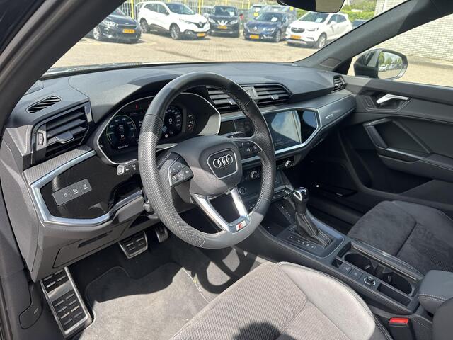 Audi Q3 Sportback 45 TFSI e S Edition 245 PK | Panoramadak | Sonos | Camera | Alcantara bekleding | Stoelverwarming