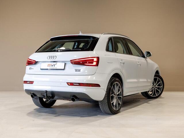 Audi Q3 2.0 TFSI quattro Design / 220pk / Trekhaak / Achteruitrij camera /