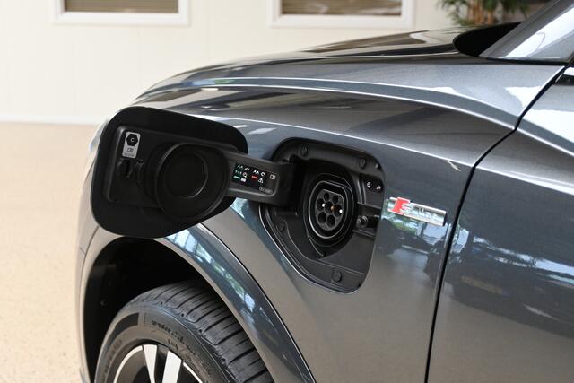 Audi Q3 45 TFSIe 245pk S edition | 360° | Pano | Elek. stoel | Sonos | Matrix | 100% (Dealer) onderhouden label