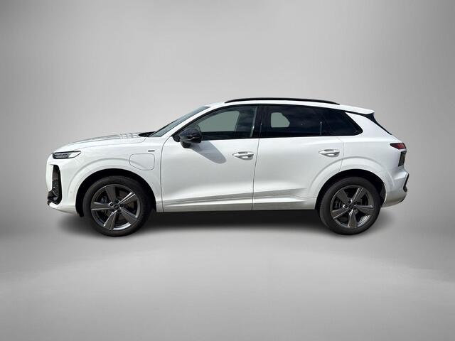 Audi Q3 1.5 200kW e-hybrid 272pk S edition · Camera · Apple/Android Car Play · Stoel & Stuurwiel verwarmd · Adaptive Cruise Control · Keyless · Navigatie · Garantie t/m 02-03-2030 of 100.000km