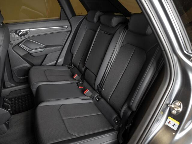 Audi Q3 35 TFSI 2x S-Line Edition / 150pk / Dodehoek herkenning /