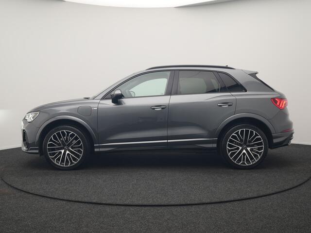 Audi Q3 45 TFSI e 2x S Line PHEV 245pk Dealer O.H. | Trekhaak Afn. | Adaptive Cruise | 360 Camera | Matrix LED | Sportstoelen Memory & Verwarmd | Keyless | Blis | Apple Carplay | Sfeerverlichting | 20"L.M | Navigatie | DAB | Plug In Hybrid |