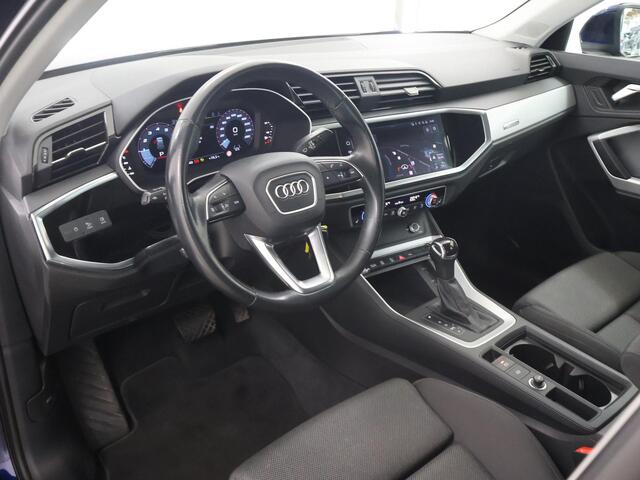 Audi Q3 35 TFSI Advanced edition | Trekhaak | Sportstoelen | Cruise Control Adaptief | Parkeercamera | Virtual Cockpit | Elektr. Achterklep | Climate Control | Stoelverwarming |