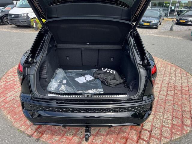 Audi Q3 1.5 200kW e-hybrid S edition | PHEV | SOH 100% | 272 Pk | Pano Dak | Trekhaak | A-Camera | Leder |