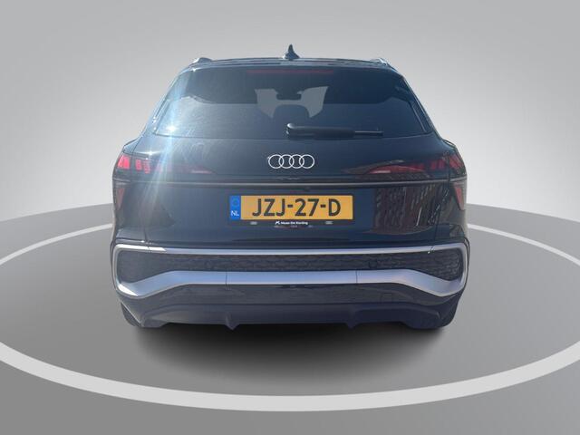 Audi Q3 1.5 200kW e-hybrid S edition Lederen Sportstoelen · Achteruitrij Camera · Privacy Glas · Dode Hoek Detectie · Keyless Entry · Audi Phone box