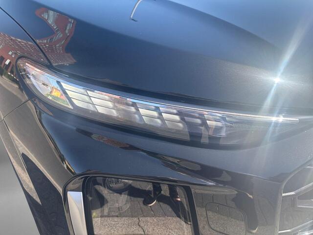 Audi Q3 1.5 200kW e-hybrid S edition Lederen Sportstoelen · Achteruitrij Camera · Privacy Glas · Dode Hoek Detectie · Keyless Entry · Audi Phone box