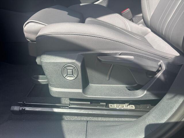 Audi Q3 1.5 200kW e-hybrid S edition Lederen Sportstoelen · Achteruitrij Camera · Privacy Glas · Dode Hoek Detectie · Keyless Entry · Audi Phone box