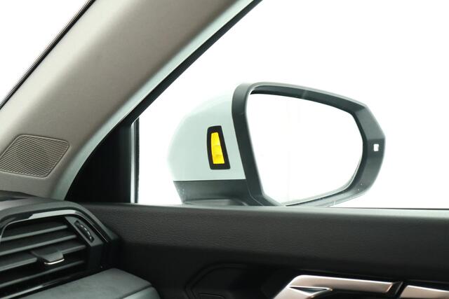 Audi Q3 45 TFSI e 245pk S-Tronic Pro Line Trekhaak Sportstoelen Stoelverwarming ACC Virtual Cockpit Navigatie