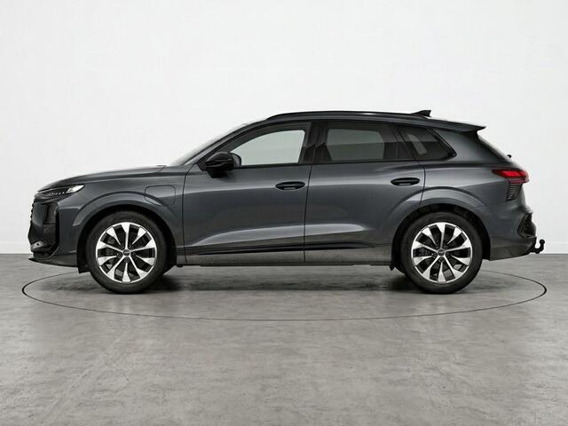 Audi Q3 S edition e-hybrid 272 pk | Panorama-glasdak | Techniekpakket plus | Trekhaak mech. zwenkbaar | Optiekpakket zwart-glanzend |