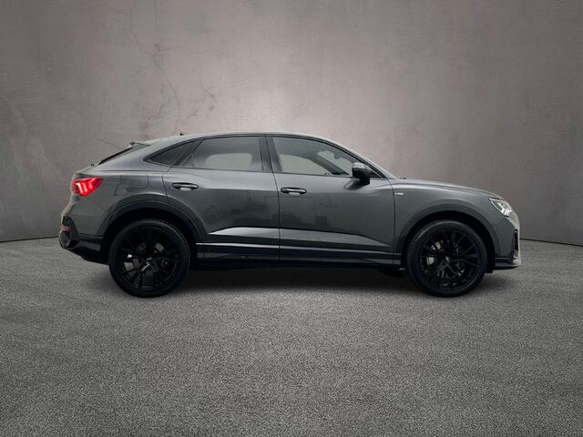Audi Q3 Sportback 45 TFSI e 245PK S Edition | Sonos | Top-View | 20-Inch | Stoelverwarming | Adaptive-Cruise | Zwart-Optiek | Matrix |