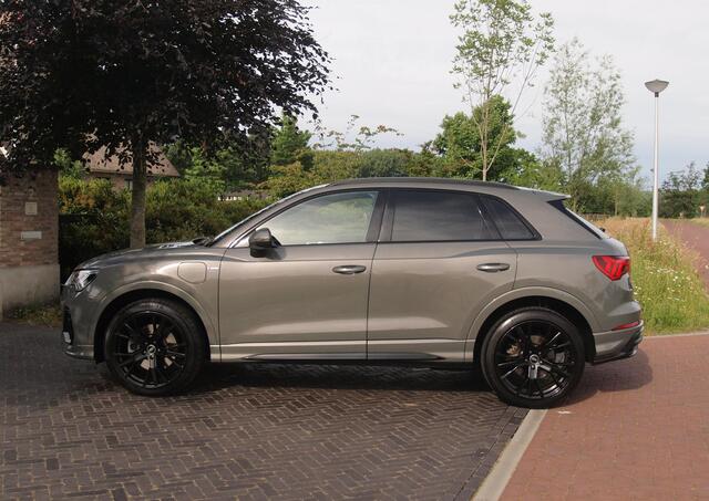 Audi Q3 45 TFSI e S edition | 2 X S-Line | Plug-in Hybride |Apple Carplay | Cruise Control | Parkeersensoren | 20 Inch | NL-Auto |