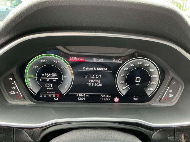 Audi Q3 Sportback 45 TFSI e S Edition | S-Line | Lederen bekleding | Trekhaak | 20 inch | Adaptive cruise control| Sonos 3D Premium sound | 360 graden camera's | Stoelverwarming