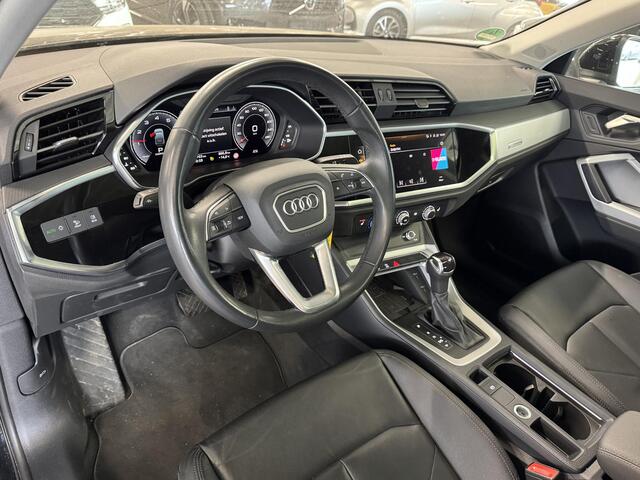 Audi Q3 Sportback 35 TFSI Automaat S Edition | 19" Lichtmetalen Velgen | Airco | Panorama-schuifdak | Audi sound system | Navigatie| Audi virtual cockpit | Lederen Bekleding | S Line exterieur( Vestiging - Vianen Tel: 0347-371248 )