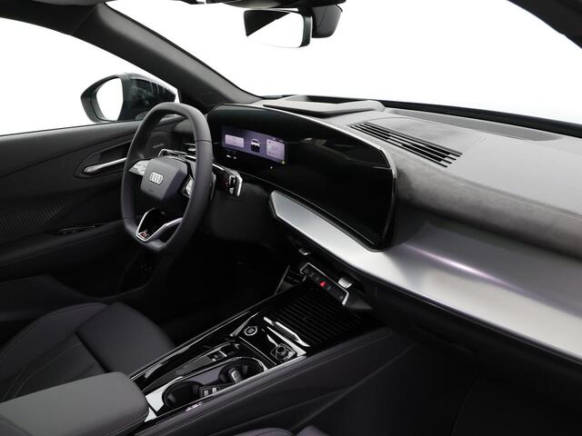 Audi Q3 1.5 200kW e-hybrid S edition 272 PK · Glazen panoramadak · Tech Pro · MMI experience pro
