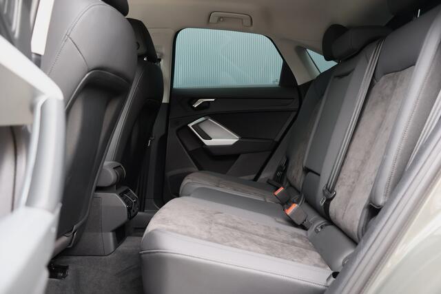 Audi Q3 Sportback 35 TFSI S Edition 150pk Aut. | Virtual Cockpit Plus | Leer / alcantara | Stoelverwarming | 19 Inch | Elektr. Achterklep