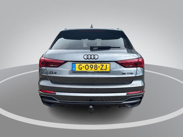 Audi Q3 35TFSI 110KW/150PK S-Line · Camera · Trekhaak · Panoramadak · Stoelverwarming · Apple/Android Car Play ·