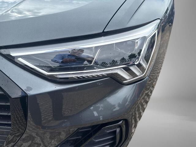 Audi Q3 35TFSI 110KW/150PK S-Line · Camera · Trekhaak · Panoramadak · Stoelverwarming · Apple/Android Car Play ·