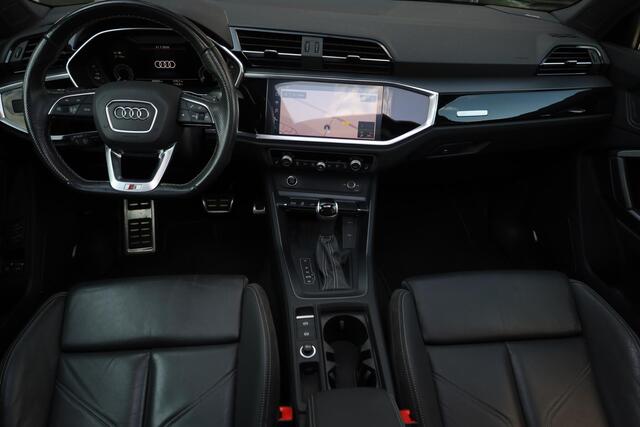 Audi Q3 45 TFSI e S edition MF Sportstuur afgevlakt, panoramadak, verwarmbare voorstoelen, comfortsleutel, autmatisch dimmende binnenspiegel, Optiek pakket zwart, 20" LM velgen, hout klavierlak zwart, spiegels automatisch dimmend, Audi virtueel cockpit Plus, Bang