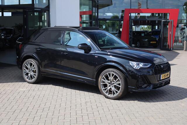Audi Q3 45 TFSI e S edition MF Sportstuur afgevlakt, panoramadak, verwarmbare voorstoelen, comfortsleutel, autmatisch dimmende binnenspiegel, Optiek pakket zwart, 20" LM velgen, hout klavierlak zwart, spiegels automatisch dimmend, Audi virtueel cockpit Plus, Bang