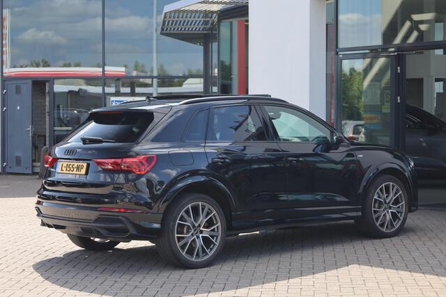 Audi Q3 45 TFSI e S edition MF Sportstuur afgevlakt, panoramadak, verwarmbare voorstoelen, comfortsleutel, autmatisch dimmende binnenspiegel, Optiek pakket zwart, 20" LM velgen, hout klavierlak zwart, spiegels automatisch dimmend, Audi virtueel cockpit Plus, Bang