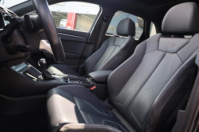 Audi Q3 45 TFSI e S edition MF Sportstuur afgevlakt, panoramadak, verwarmbare voorstoelen, comfortsleutel, autmatisch dimmende binnenspiegel, Optiek pakket zwart, 20" LM velgen, hout klavierlak zwart, spiegels automatisch dimmend, Audi virtueel cockpit Plus, Bang