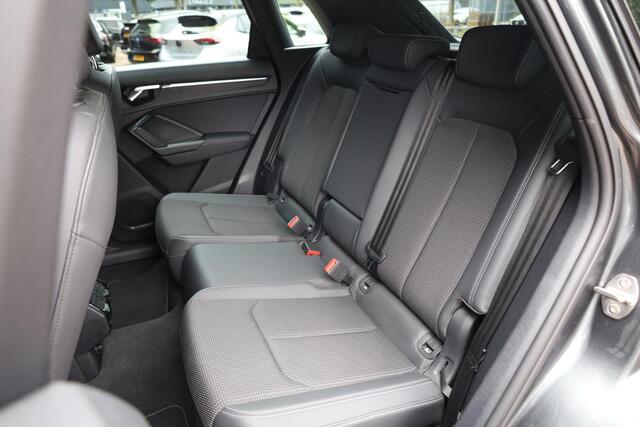 Audi Q3 45 TFSI e S edition |Gevlakt stuur |Sfeerverlichting |Camera |Keyless |ACC