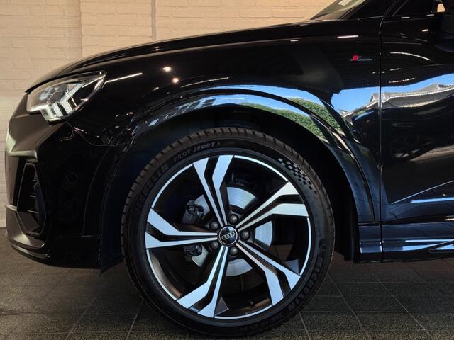 Audi Q3 35 TFSI 3x S-Line Black Edition Pano Sfeerv Matrix Keyless ACC 20''