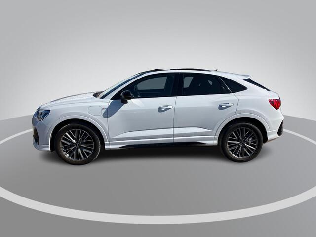 Audi Q3 Sportback 45 TFSIe 180KW/245PK S Edition Panoramadak · Camera + parkeersensoren · Apple/Android Car Play ·