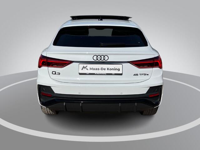 Audi Q3 Sportback 45 TFSIe 180KW/245PK S Edition Panoramadak · Camera + parkeersensoren · Apple/Android Car Play ·