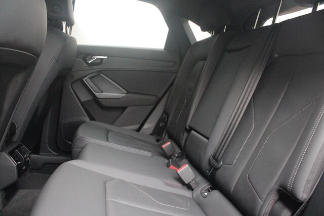 Audi Q3 Sportback 35 TFSI 150PK AUTOMAAT S EDITION | DRAADLOZE APPLE CARPLAY/ANDROID AUTO | ACHTERUITRIJ CAMERA | DODEHOEK DETECTIE | PARKEERSENSOREN VOOR + ACHTER | VIRTUAL COCKPIT | STOEL VERWARMING | ELEKTRISCH BEDIENBARE ACHTERKLEP | S-LINE INTERIEUR/EXTERIEU