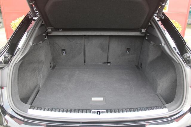 Audi Q3 Sportback 35 TFSI 150PK AUTOMAAT S EDITION | DRAADLOZE APPLE CARPLAY/ANDROID AUTO | ACHTERUITRIJ CAMERA | DODEHOEK DETECTIE | PARKEERSENSOREN VOOR + ACHTER | VIRTUAL COCKPIT | STOEL VERWARMING | ELEKTRISCH BEDIENBARE ACHTERKLEP | S-LINE INTERIEUR/EXTERIEU