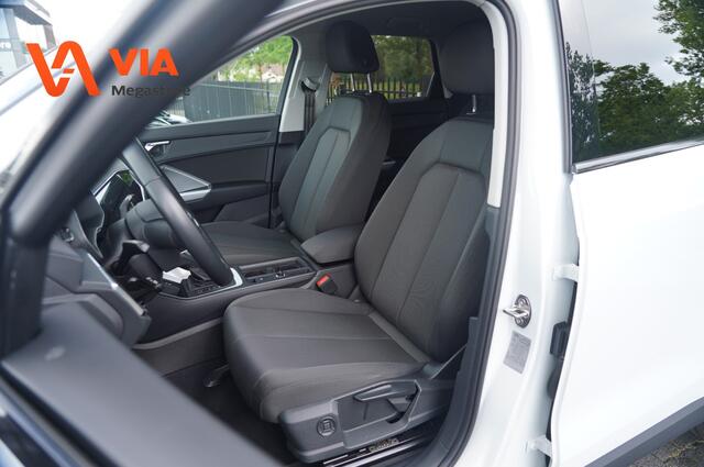 Audi Q3 Black & White S-Edition | 45e TFSI PHEV | Trekhaak | Stoelverw. | Cruise | LED | Climate | Virtual
