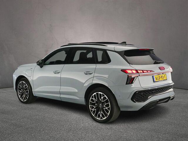 Audi Q3 1.5 e-hybrid S edition | Adaptieve Cruise | Panorama Dak | Camera | Navi | Ambient Light | Optiepakket | Tech Pack Plus |