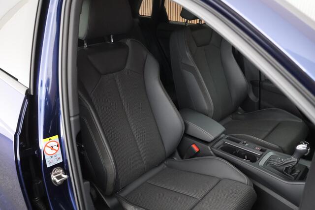 Audi Q3 45 TFSIe 245pk S edition Trekhaak Keyless Stoelverwarming Navigatie Adaptive Cruise