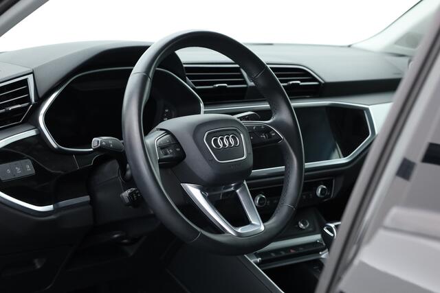 Audi Q3 35 TFSI 150PK S-Line | Rijklaar! | Dig. Cockpit | Adapt. Cruise | Stoelverw. | Camera+PDC | Nav+App. Connect | Elek. Klep | Climate | LED | 18'' | DAB | V