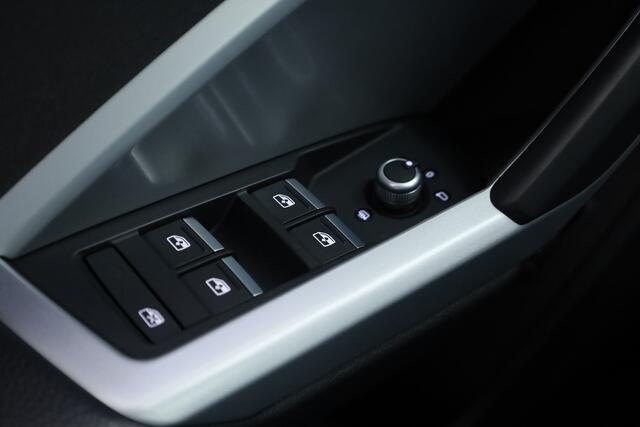 Audi Q3 35 TFSI 150PK S-Line | Rijklaar! | Dig. Cockpit | Adapt. Cruise | Stoelverw. | Camera+PDC | Nav+App. Connect | Elek. Klep | Climate | LED | 18'' | DAB | V