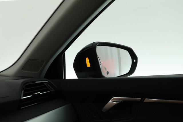 Audi Q3 35 TFSI 150pk Business Edition Trekhaak Camera Stoelverwarming LED Virtual Cockpit Navigatie Panoramadak