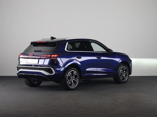 Audi Q3 Advanced edition e-hybrid 272 pk | Techniekpakket plus | S line interieur sportstoelen | Laadconcept compact | Privacy glas |