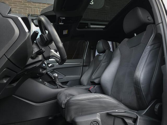 Audi Q3 Sportback 45 TFSI e S line All Black | Pano | 20" | Side | Ambiente Plus 30 klrn. | Matrix | Camera | Alcantara |