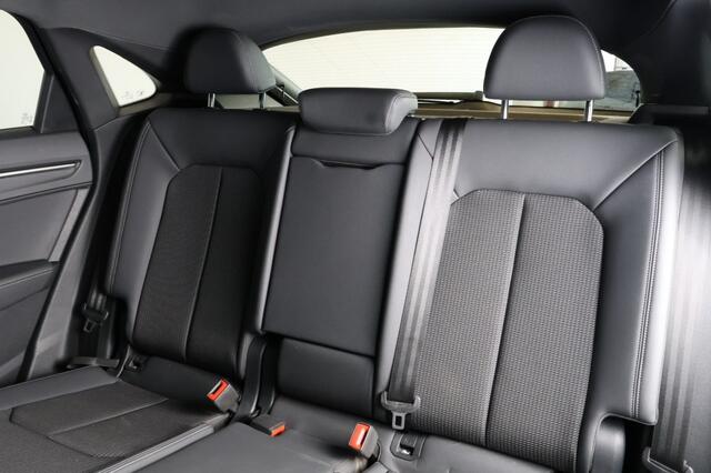 Audi Q3 45 TFSI e S Edition - 99,7 % SoH - Trekhaak - Stoelverwarming - ACC