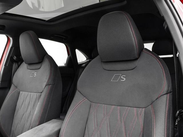 Audi Q3 Sportback 1.5 200kW e-hybrid S edition 272 PK · Tech pro · Glazen panoramadak · Sportstoelen alcantara met rode stiksels