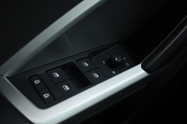 Audi Q3 Sportback 45 TFSI e S Line | Elek. Trekhaak | Camera | 20'' | Adapt. Cruise | NAV + CarPlay | Stoelverw. |