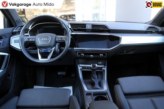 Audi Q3 35 TFSI S line | Panorama | Trekhaak | Sport-chassis
