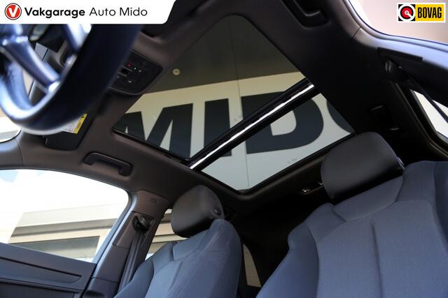 Audi Q3 35 TFSI S line | Panorama | Trekhaak | Sport-chassis
