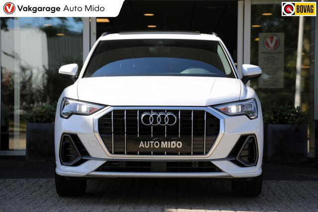 Audi Q3 35 TFSI S line | Panorama | Trekhaak | Sport-chassis