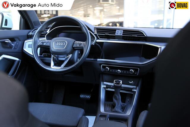 Audi Q3 35 TFSI S line | Panorama | Trekhaak | Sport-chassis