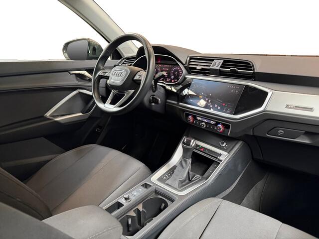 Audi Q3 45 TFSI e edition I Cruise Control I CarPlay I Camera I Parkeersensoren voor & achter I LED I