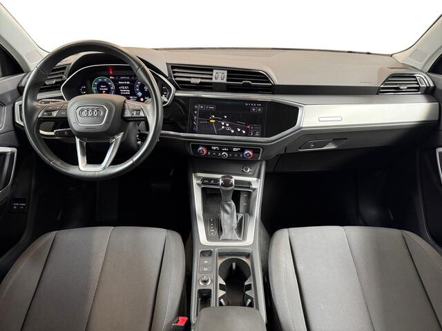 Audi Q3 45 TFSI e edition I Cruise Control I CarPlay I Camera I Parkeersensoren voor & achter I LED I