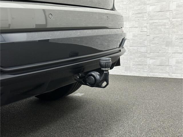 Audi Q3 35 TFSI S-Line | ACC | Trekhaak | Leder | Sportstoelen | Matrix-LED | Standkachel | Sfeerverlichting | Uniek Interieur | Carplay | 20 inch | Audi-Sound | Getint Glas | Lane-Assist | Stoelverwarming | Virtual-Cockpit | Dodehoek |