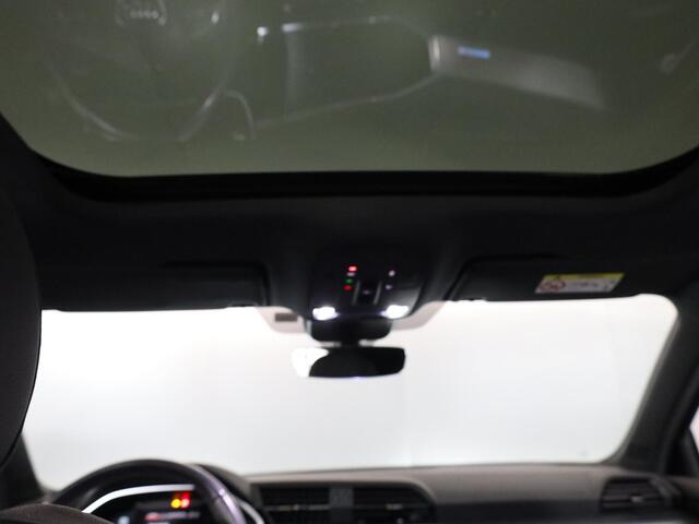 Audi Q3 Sportback 45 TFSI e S Edition 245 pk S-tronic | Navigatie | Panoramadak | Trekhaak (wegklapbaar) | Parkeersensoren | Rondomzicht camera | Matrix LED koplampen | Elektr. voorstoelen | S-Line |